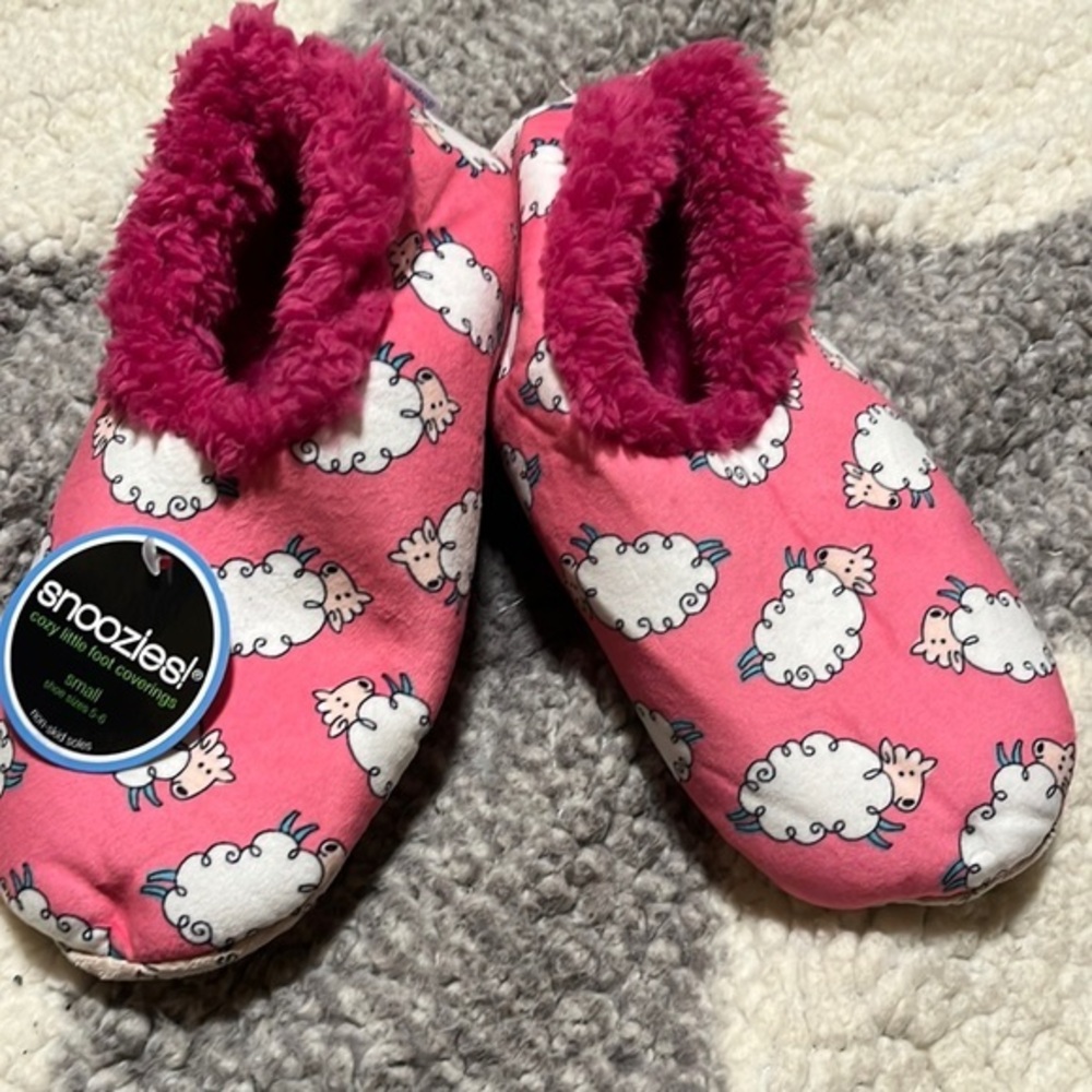 New Snoozies Sheep Slippers Foot Coverings Socks Size Small 5-6
